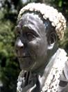  Isole Cook, busto bronzeo di Sir Albert Henry, uno dei 'Fondatori della Patria'