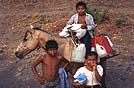 Nicaragua, bambini portatori d'acqua