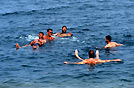 galleggiando sul mar nero