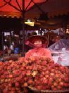 Vietnam_venditrice di rambutan